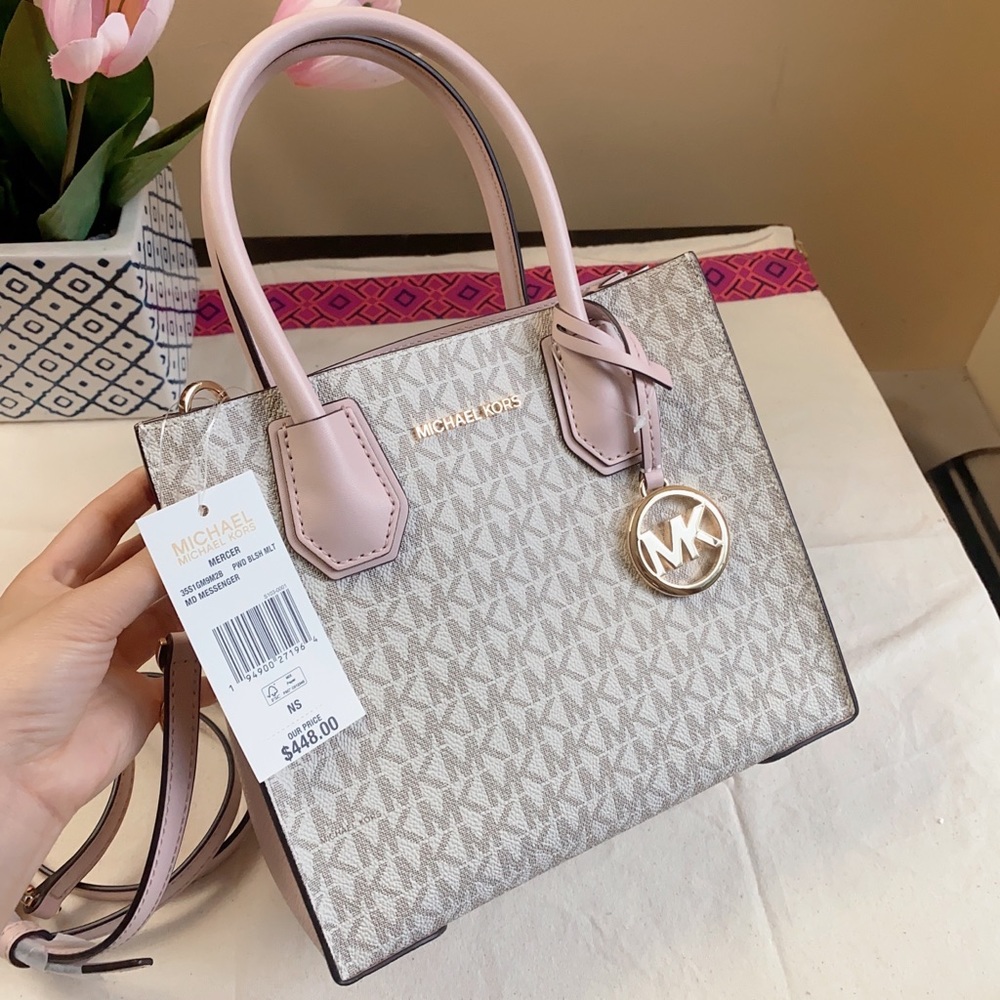 Michael Kors Mercer Medium Logo Crossbody in vanilla/pink - Picture 2 of 7